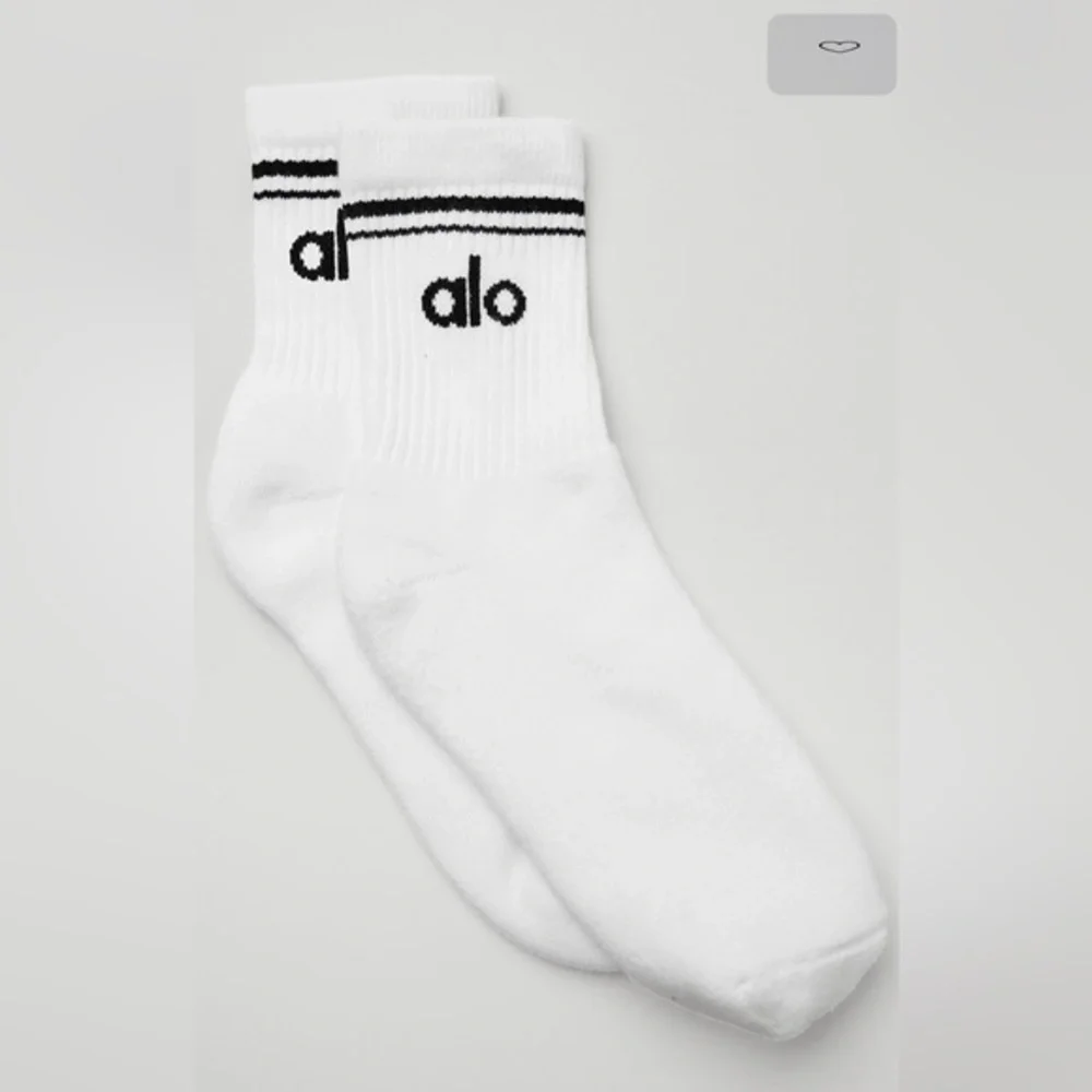 ALO Yoga Unisex Half-Crew Throwback White Athletic Socks